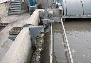 活性污泥法学问深!要想玩转微生物,不给自己充充电是不行滴!(图2) 闸门+电动可调堰门+手动蝶阀+电动蝶阀+全桥刮泥机操作维护大全